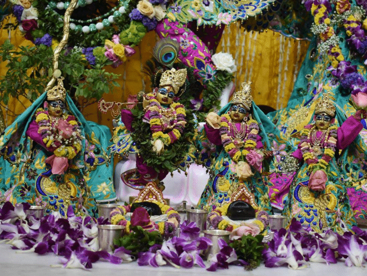 रायपुर के टाटीबंध स्थित इस्कॉन मंदिर में श्रीकृष्ण और राधा रानी का विशेष श्रृंगार किया गया।