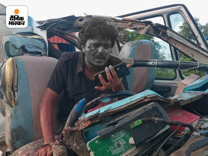ड्राइवर लहूलुहान हालत में ट्रैवलर में फंस गया। उसका चेहरा बुरी तरह जख्मी हो गया।