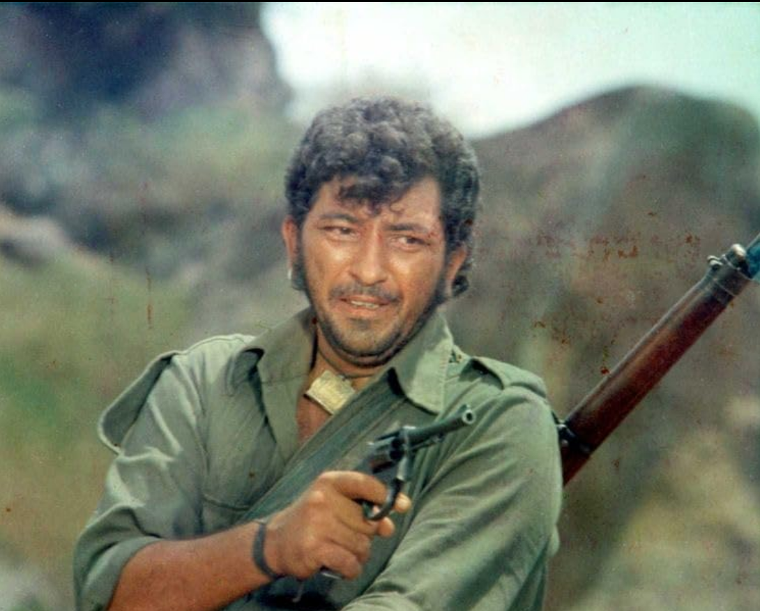 फिल्म में गब्बर सिंह का मात्र 9 सीन था और उसका यूनिफॉर्म मुंबई के चोर बाजार से खरीदा गया था।