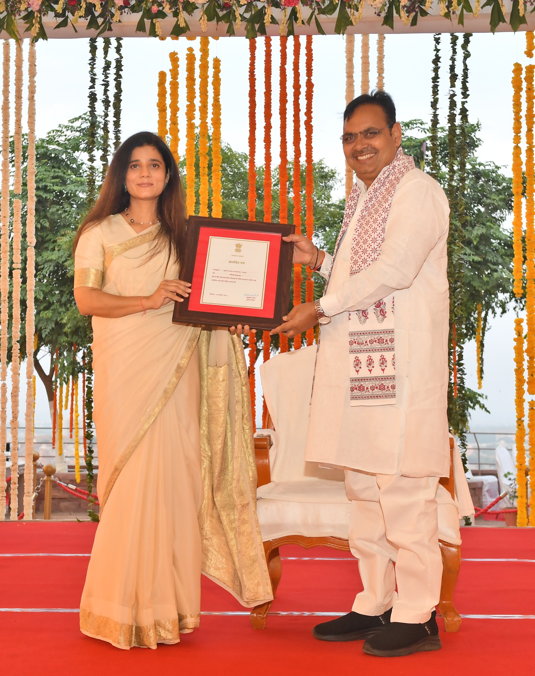 पारुल पाटनवाला को यह सम्मान राजस्थान की कला एवं संस्कृति से प्रेरित हैंडमेड ज्वेलरी के क्षेत्र में उनके उत्कृष्ट योगदान के लिए दिया गया।