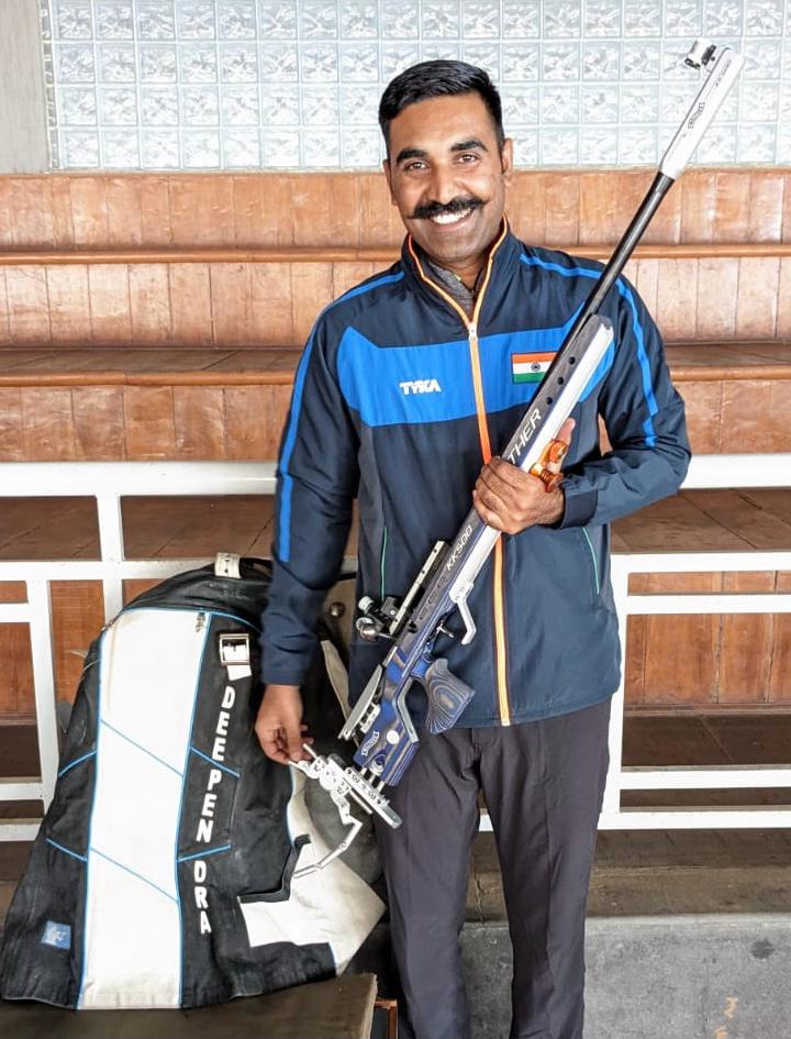 निशानेबाज दीपेंद्र सिंह,जो अबतक 300 से ज्यादा खिलाड़ियों को ट्रेनिंग दे चुके हैं।