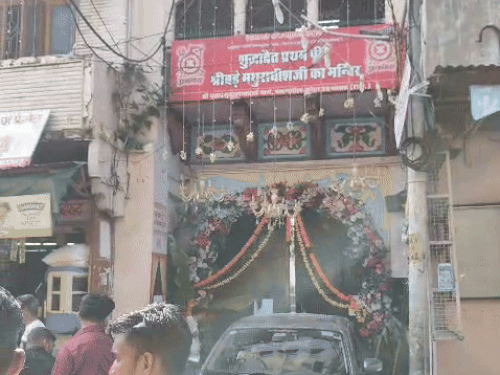 रात 12 बजने के साथ भगवान का जन्म होगा।