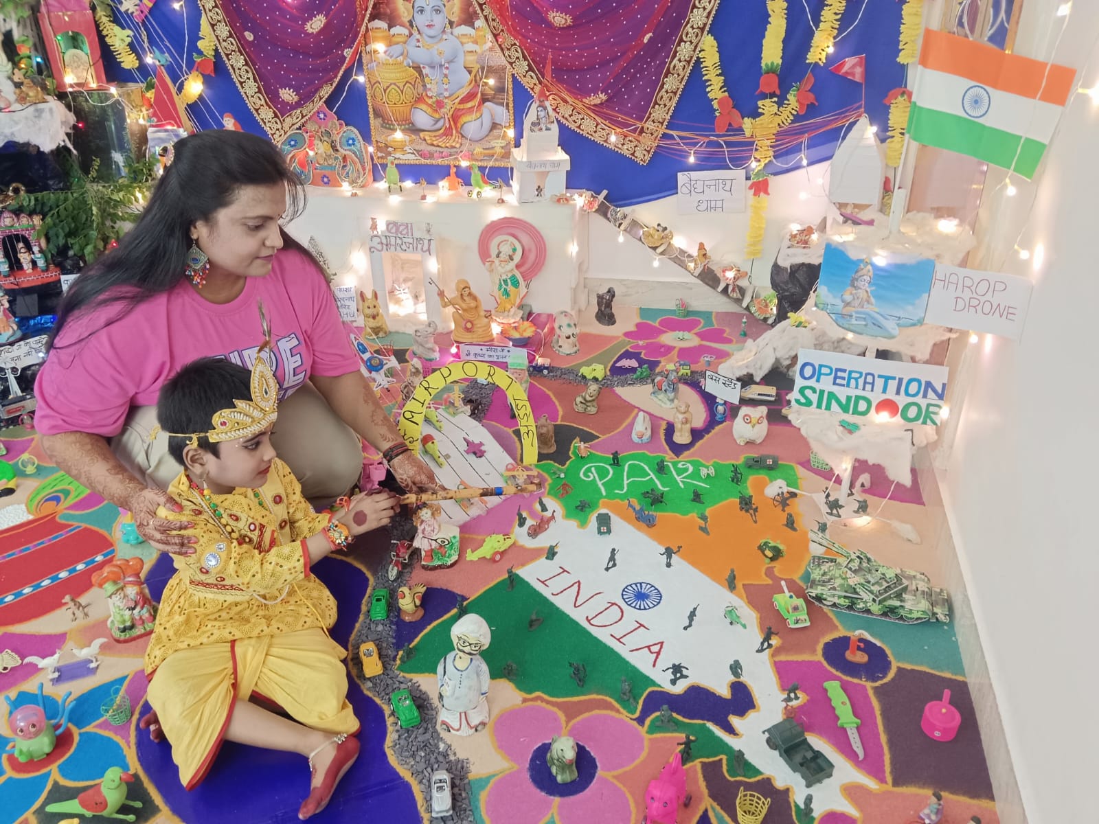 आपरेशन सिंदूर पर आधारित झांकी सजाया गया।