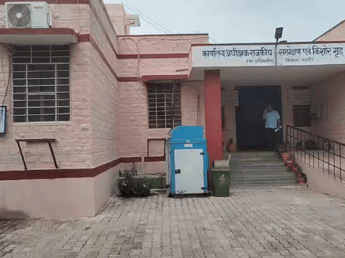 महिला ने बाल कल्याण समिति से बच्चा सौंपने की गुहार लगाई है। इसके लिए पुलिस और समिति ने महिला की जांच भी शुरू कर दी है।