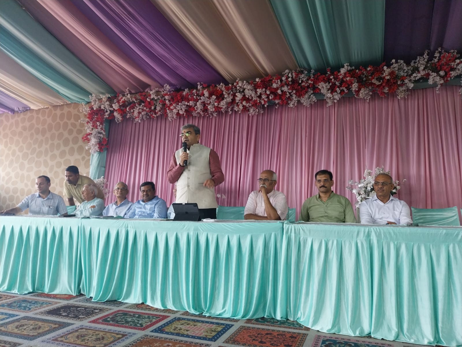 राजस्थान हाईकोर्ट के न्यायाधीश मुकेश राजपुरोहित ने कानूनी व्यवस्था में एआई के असर पर विषय पर संबोधित किया।