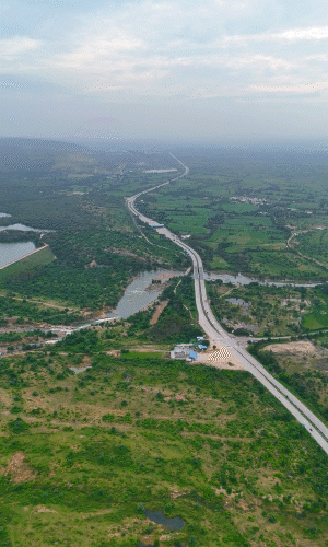 ऊंचाई से बांध और हरियाली का अद्भुत संगम नजर आता है।