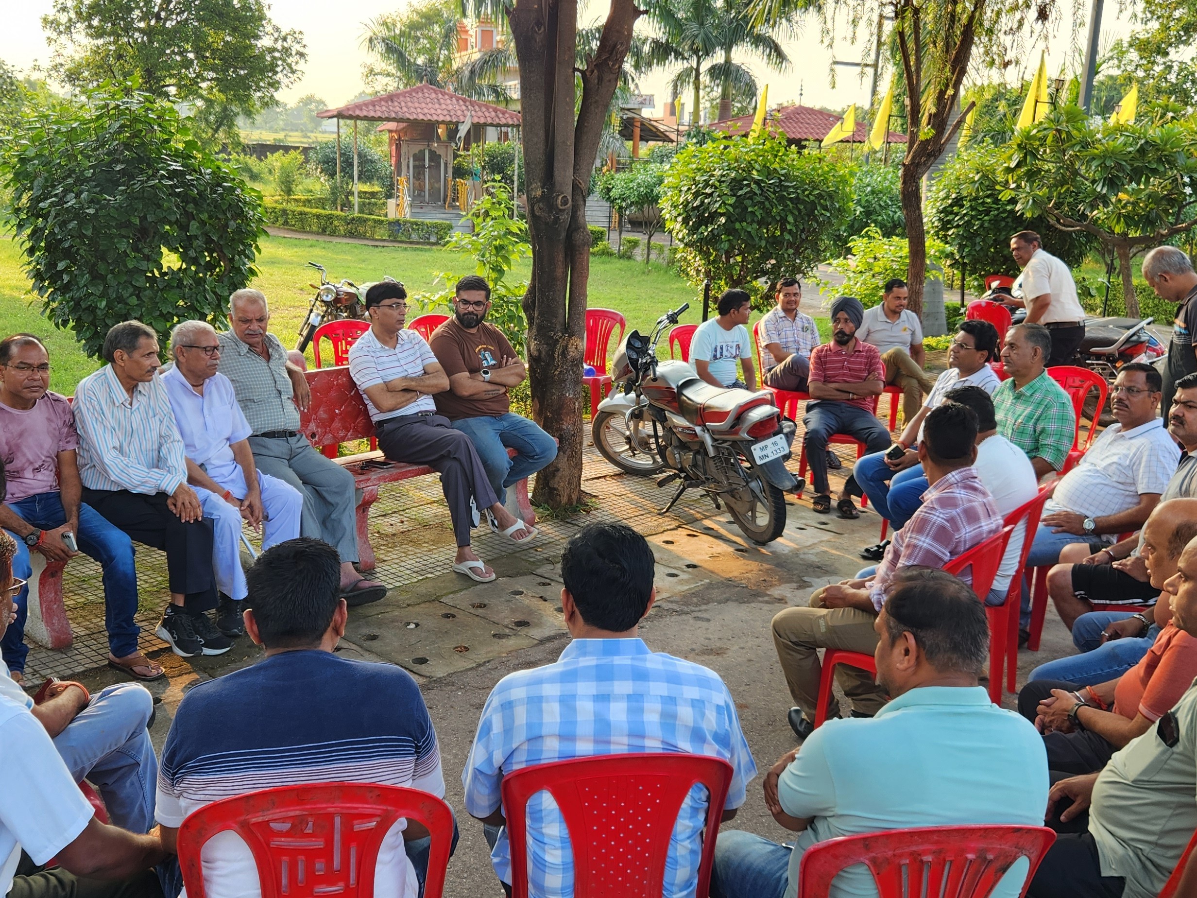 इस घटना के बाद कॉलोनी के सभी रहवासियों ने चिंता जताई।