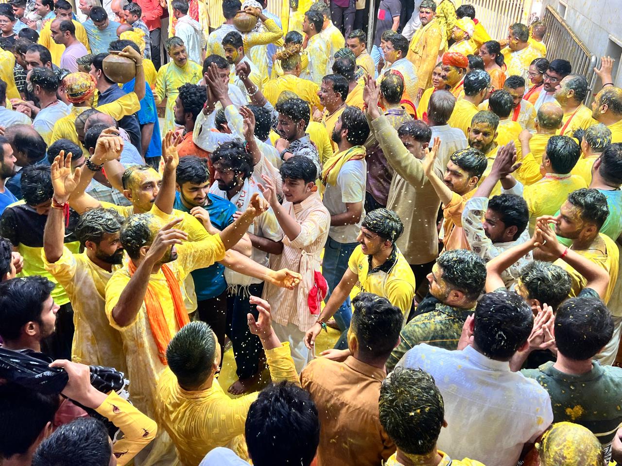 श्रीनाथजी मंदिर में नंदोत्सव का श्रद्धालुओं ने आनंद लिया।