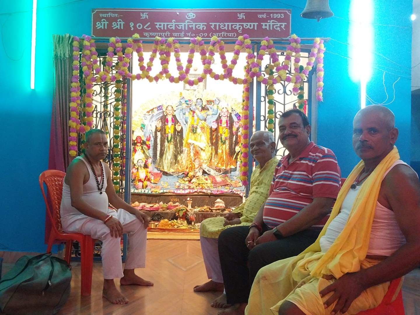 ठाकुरबाड़ी मंदिर में पूजा-आरती।