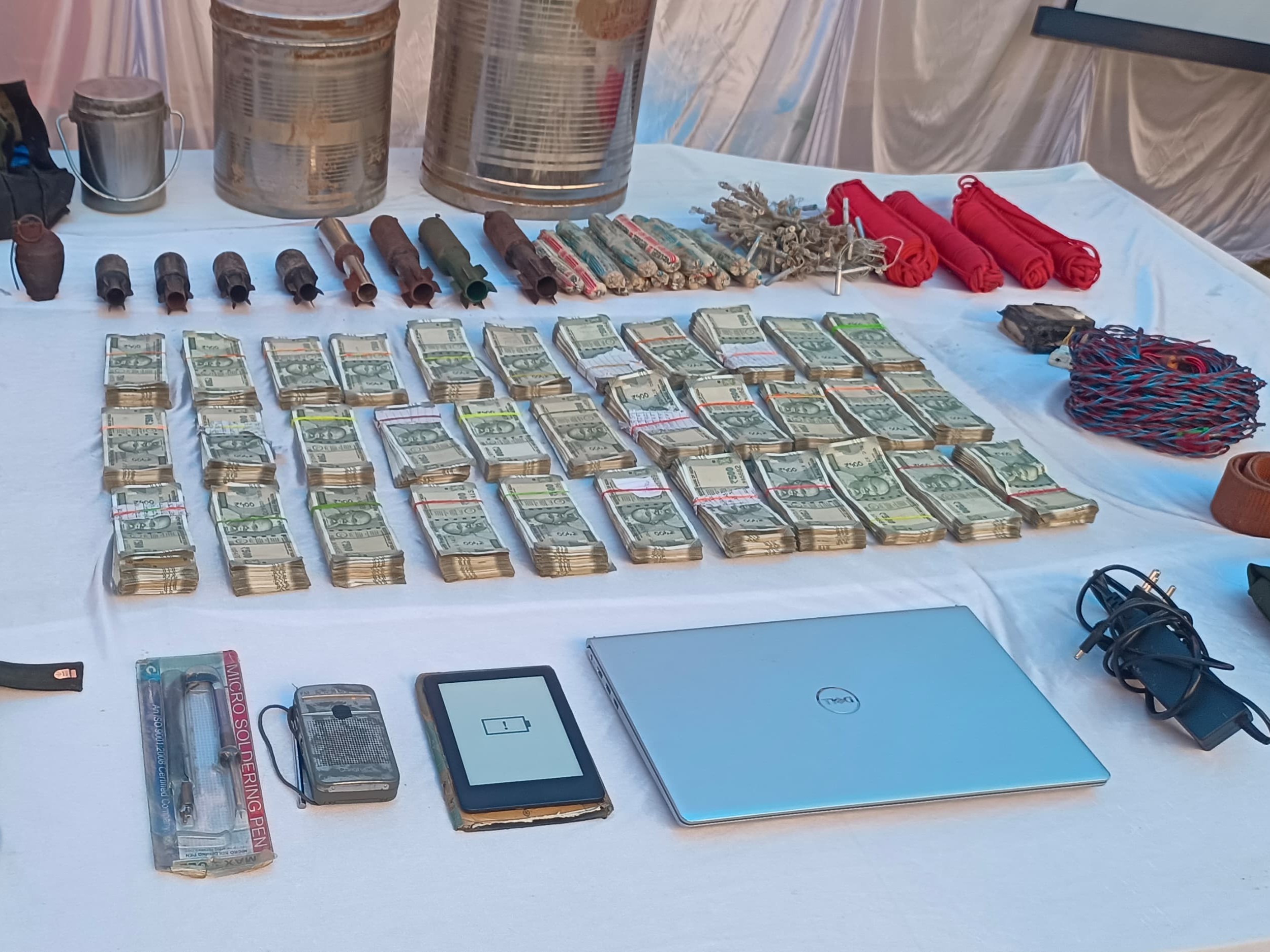 सुरक्षा बल ने कैश, लैपटॉप, जिंदा कारतूस बरामद किया है।