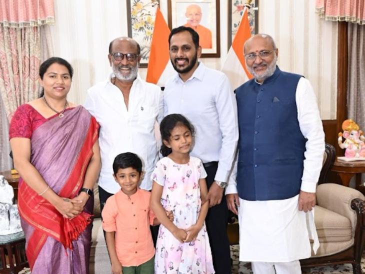 राधाकृष्णन बेटे-बहू और पोता-पोती के साथ रजनीकांत से मिलते हुए।