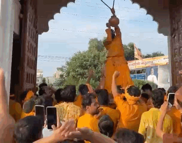 दही हांडी का आयोजन आज किया गया