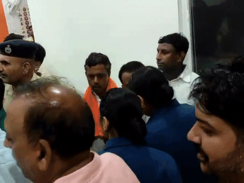 Security staff shocking the female leader in the BJP office.
