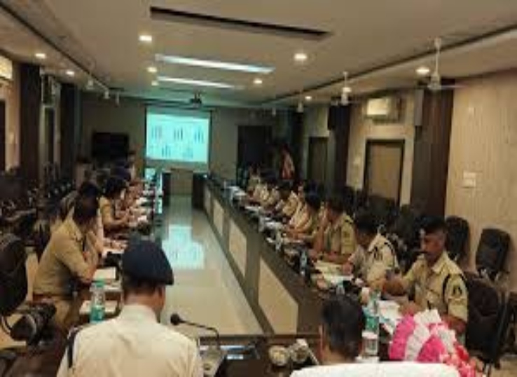 पूर्व में भी अफसरों की बैठक लेकर जनता के बीच जाने का निर्देश दे चुके है डीजीपी गौतम।