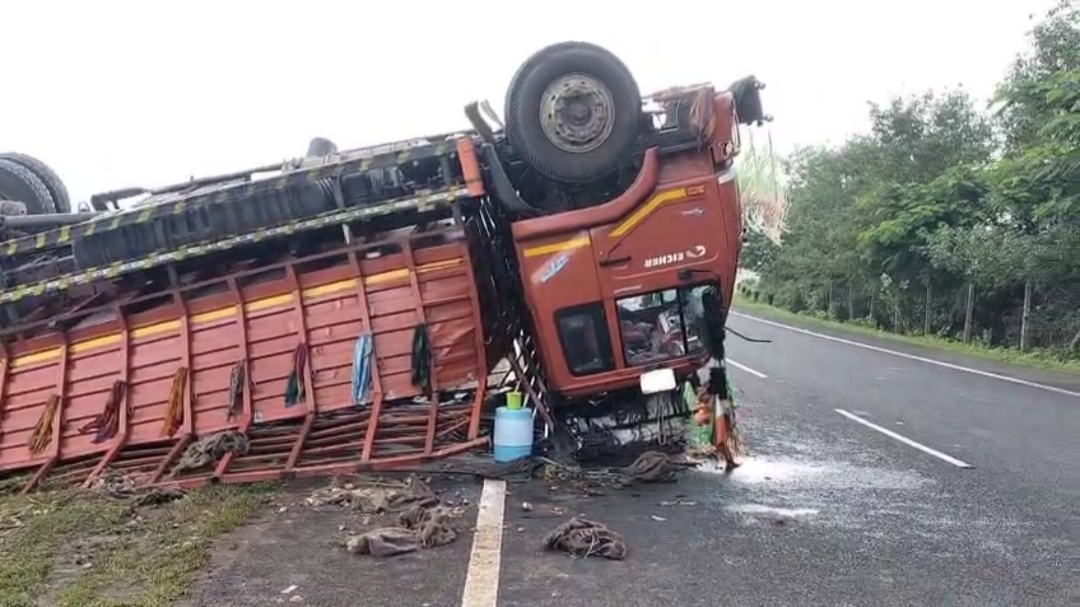 The speeding truck lost control and overturned