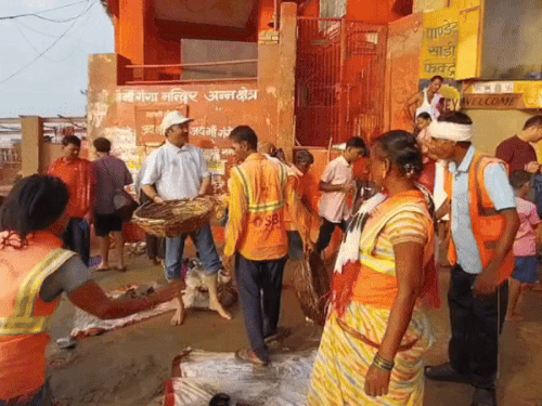 सफाई में लगेंगे 70-80 दिन, लोग बोले- बीमारियों का डर लग रहा|वाराणसी,Varanasi - Dainik Bhaskar