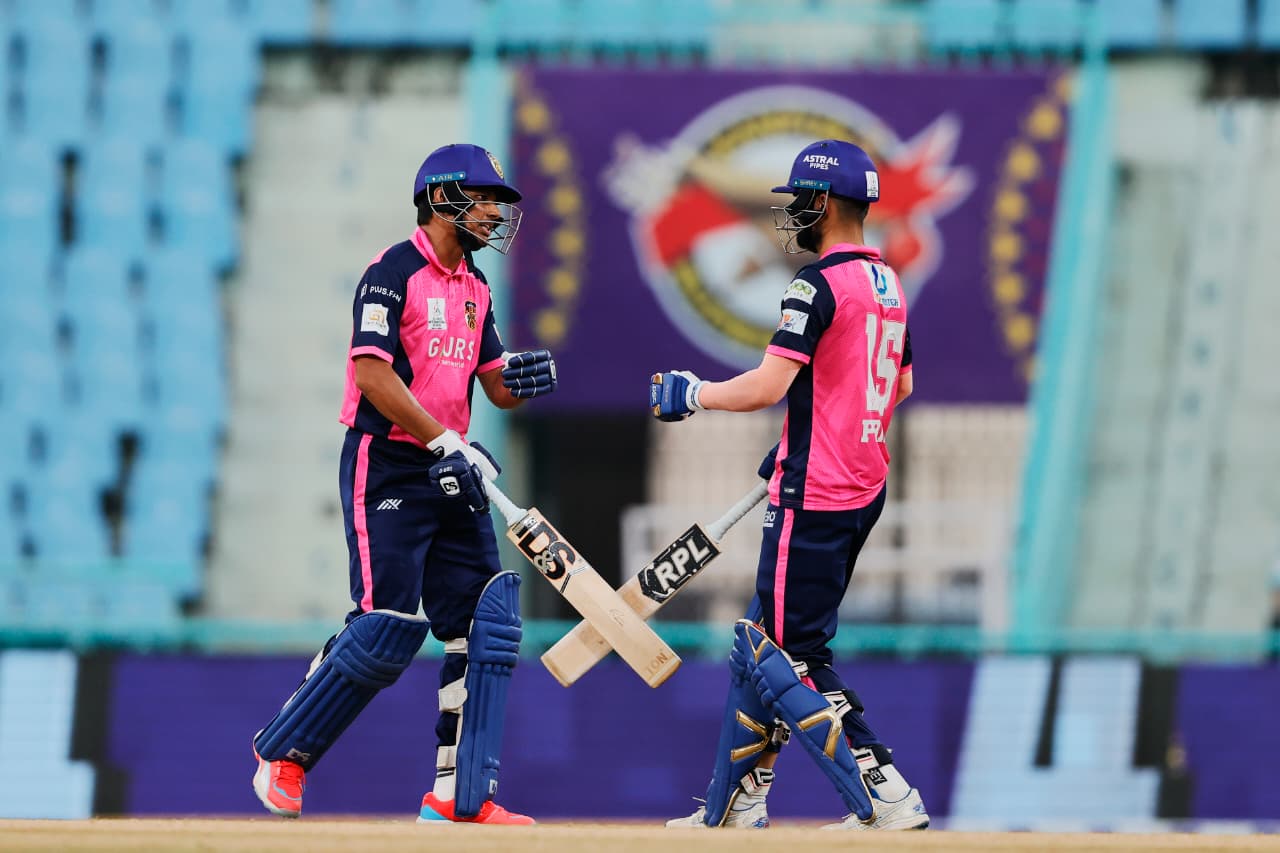 The batsmen of Gorakhpur Lions team talking among themselves.