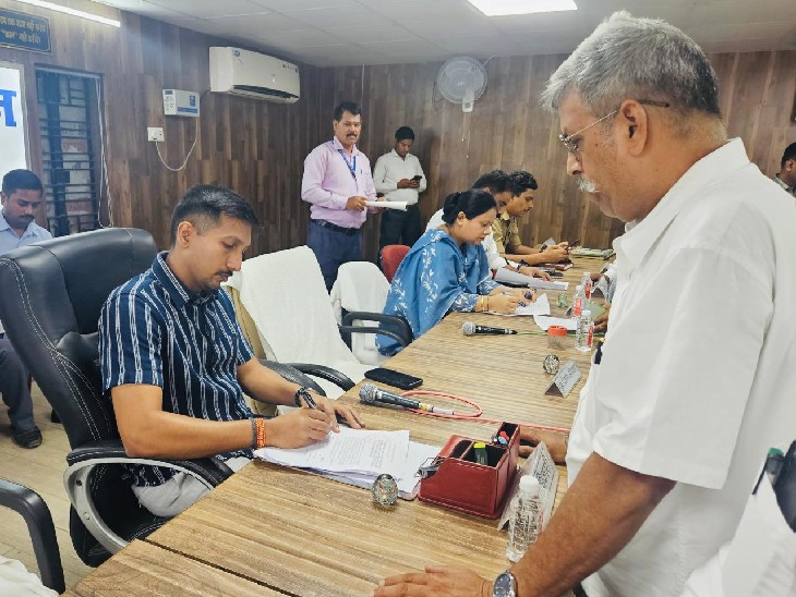 जिलाधिकारी विशाख जी. पहुंचे तहसील सदर, कहा- शिकायतकर्ता को कॉल कर सत्यापित करें निस्तारण|लखनऊ,Lucknow - Dainik Bhaskar