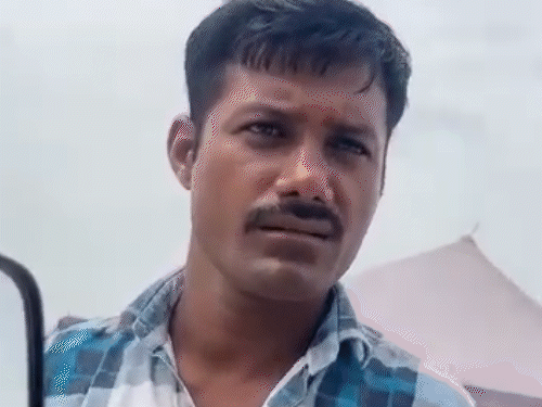 जिन एंट्री पॉइंट पर पार्किंग के नाम से वसूली हो रही है, वहां पर पुलिस की भी मौजूदगी है।