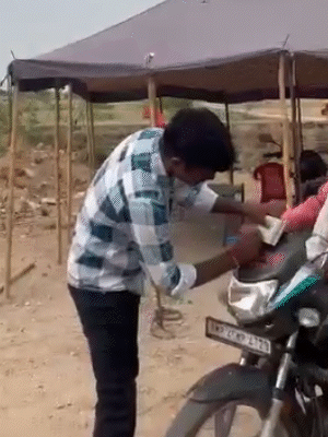 रामदेवरा में प्रवेश करने वाले सभी बाहरी वाहनों की पार्किंग के नाम से पर्चियां काटी जाती है।