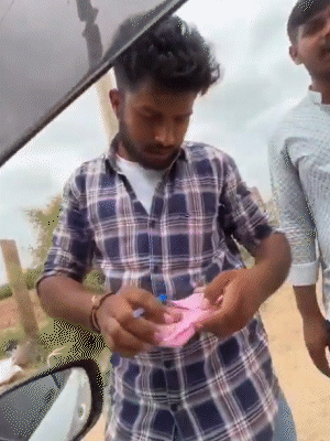 जातरुओं ने पार्किंग के नाम पर वसूली के वीडियो बनाए और शेयर किए।