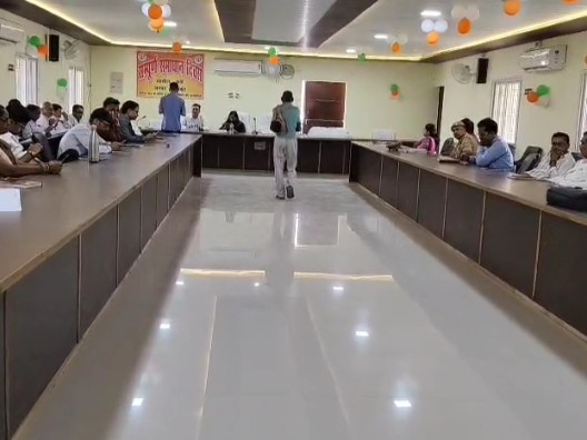 28 में से 3 शिकायतों का मौके पर हुआ निस्तारण, शेष के लिए अधिकारियों को निर्देश|चित्रकूट,Chitrakoot - Dainik Bhaskar