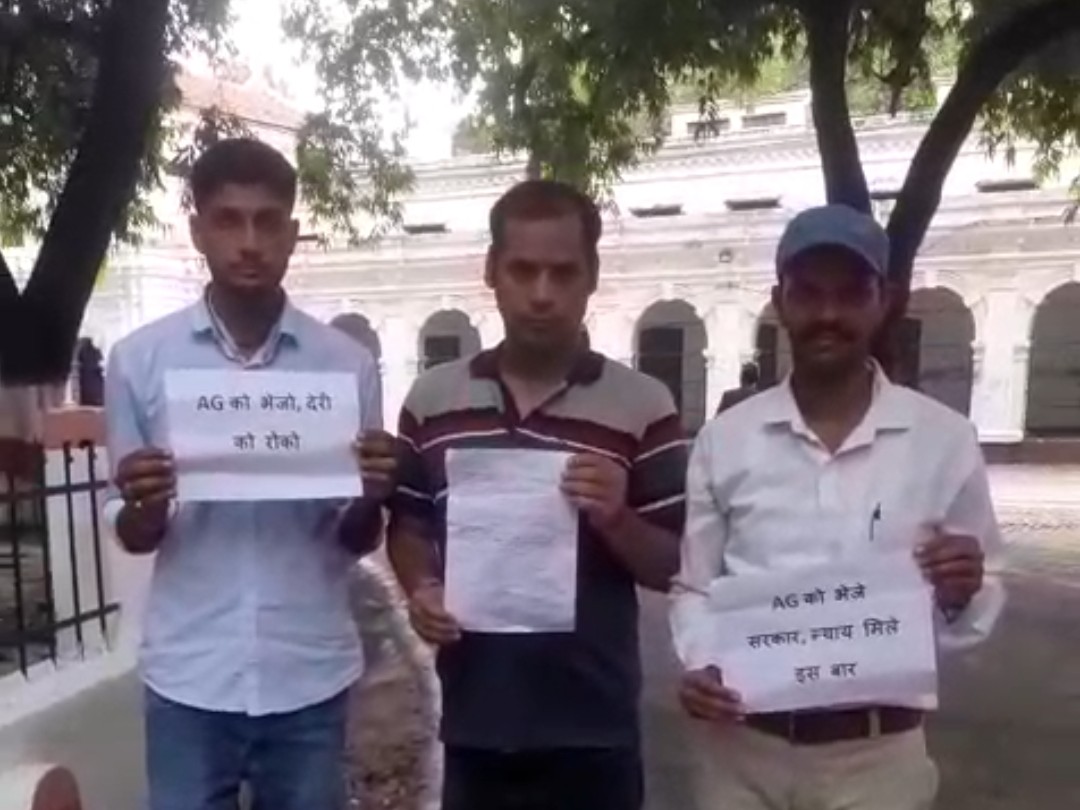 अभ्यर्थियों ने डीएम को सौंपा ज्ञापन, कोर्ट में लंबित मामले की जल्द सुनवाई की मांग|बलिया,Ballia - Dainik Bhaskar