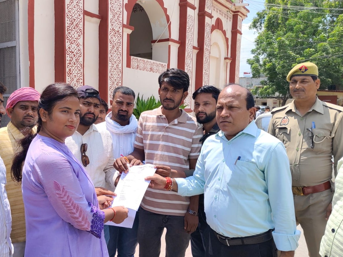 डिजिटल क्रॉप सर्वे से मुक्ति या सुविधाएं देने की मांग, डीएम को दिया ज्ञापन|सुलतानपुर,Sultanpur - Dainik Bhaskar