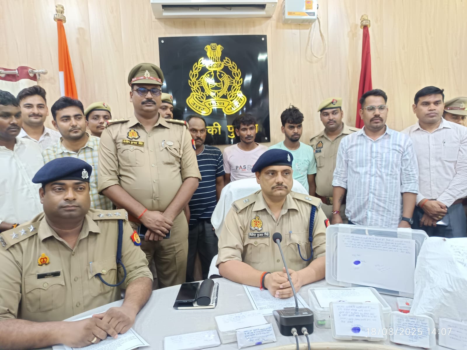 15 किलो कॉपर तार, हैवेल्स तार, 5 मोबाइल और मोटरसाइकिल बरामद|बाराबंकी,Barabanki - Dainik Bhaskar