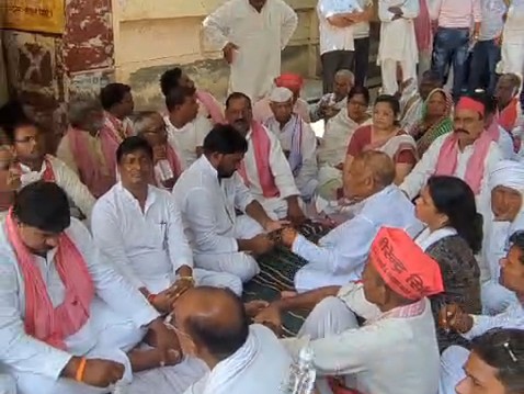 बाढ़ पीड़ितों को मुआवजा, नहरों में पूरी क्षमता से पानी छोड़ने की मांग|चंदौली,Chandauli - Dainik Bhaskar