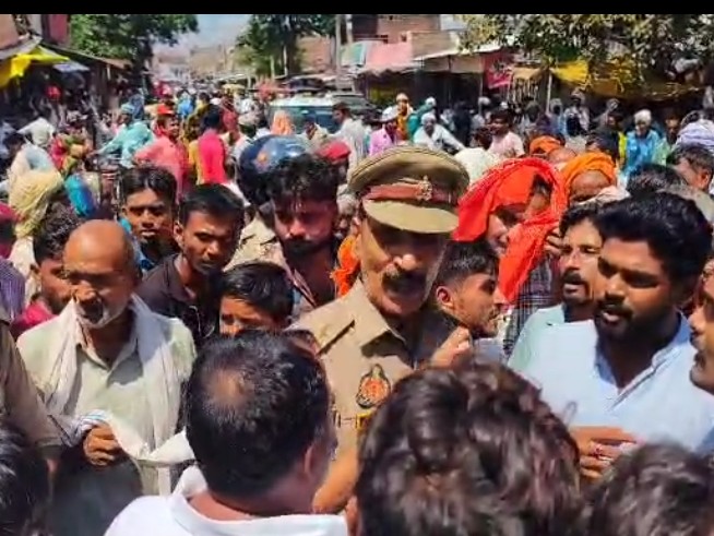 यूरिया खाद नहीं मिलने से नाराज किसानों ने NH-730 किया जाम|श्रावस्ती,Shravasti - Dainik Bhaskar