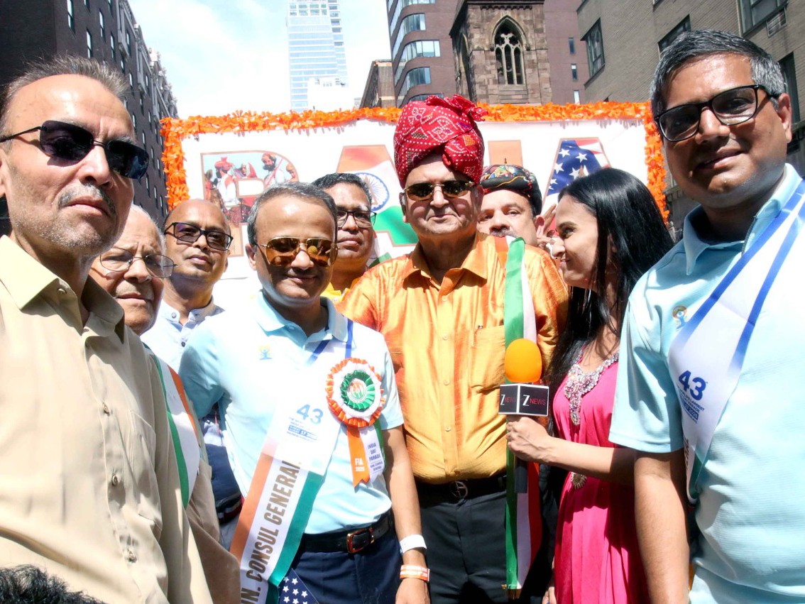 राना की झांकी पर कॉंसल जनरल ऑफ़ इंडिया न्यू यॉर्क एम्बेसडर बीनय प्रधान डिप्टी कॉंसल जनरल ऑफ़ इंडिया विशाल हर्ष प्रेम भंडारी अजय पटेल हरिदास कोटेवाला व अन्य