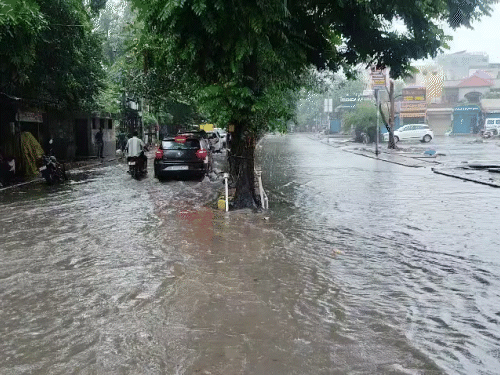हरियाणा के पानीपत में सोमवार को बारिश के चलते जलभराव हुआ।