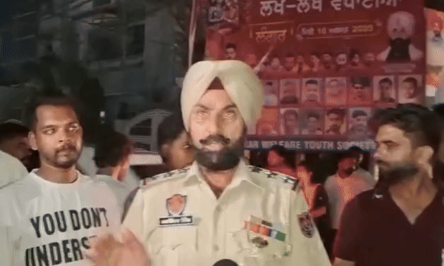 SHO बलविंदर सिंह जानकारी देते हुए।