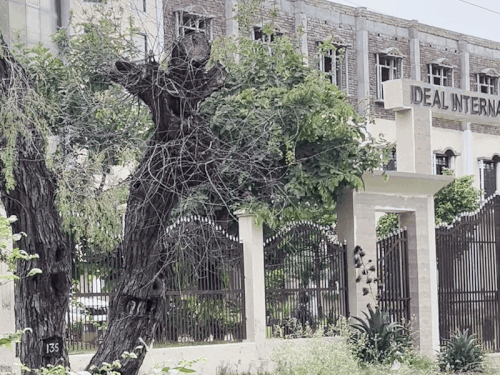 The distance of this ideal nursing college is about 2 kilometers from the school where Manisha used to teach.