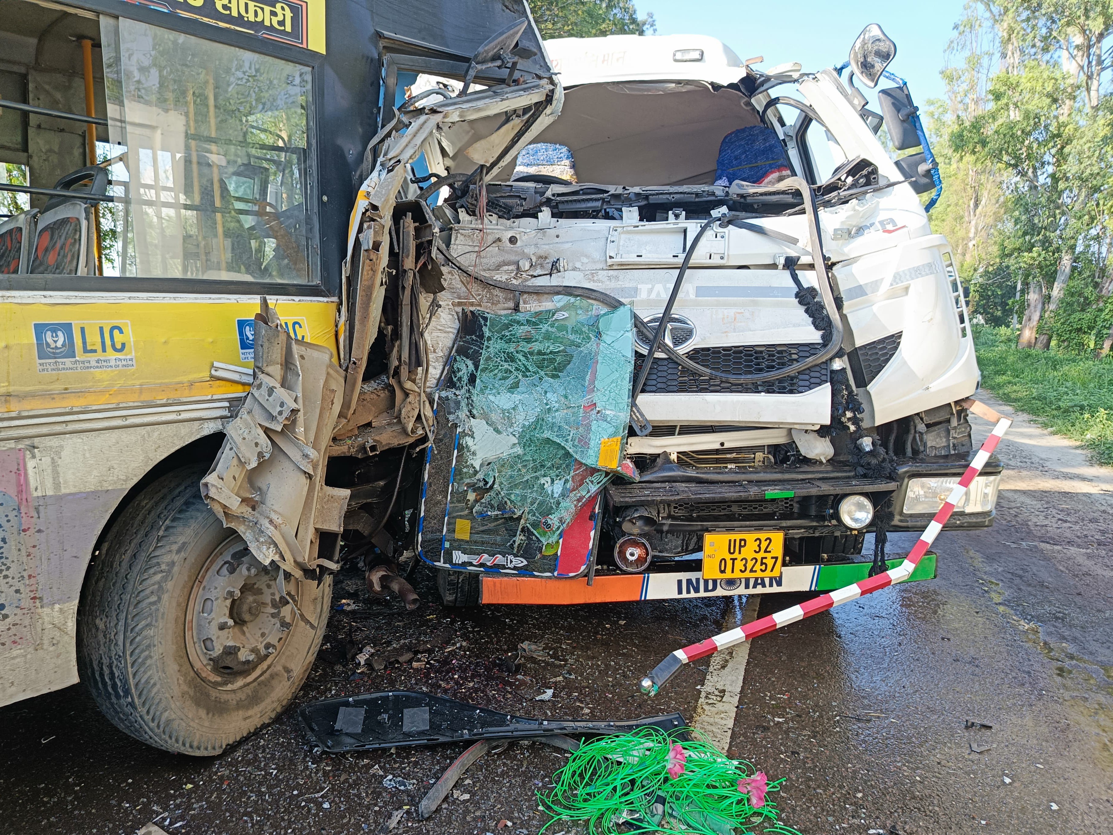 6 यात्री घायल, तीन गंभीर हालत कानपुर जिलास्पताल रेफर, कानपुर सागर हाइवे पर लगा जाम|कानपुर,Kanpur - Dainik Bhaskar