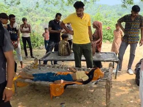 स्वास्थ्य विभाग की टीम ने गांव के 50 लोगों के सैंपल लेकर जांच के लिए जोधपुर लैब भेजे हैं।