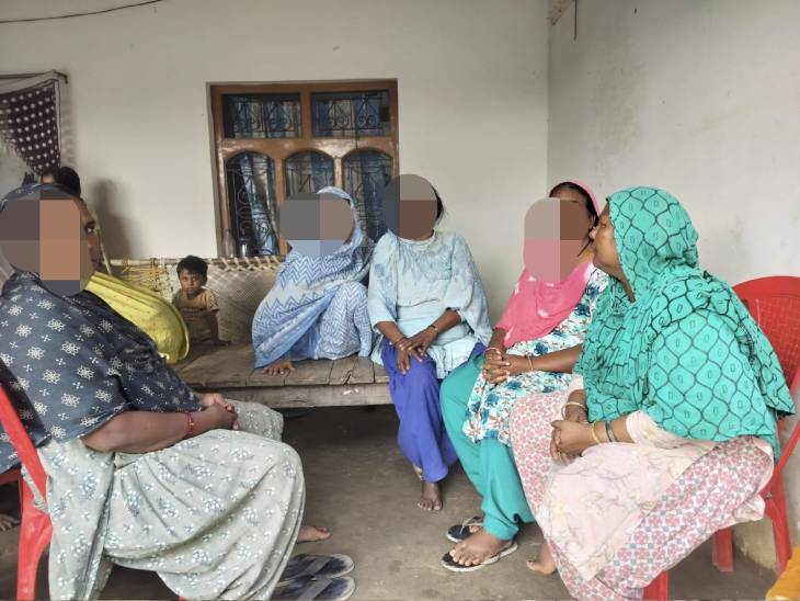 युवती की मौत के बाद रोते बिलखते परिजन