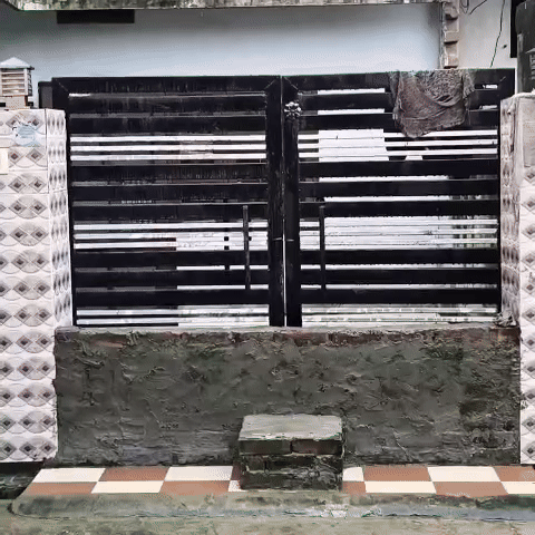 Wall made to prevent water from going inside the main gate of the house.