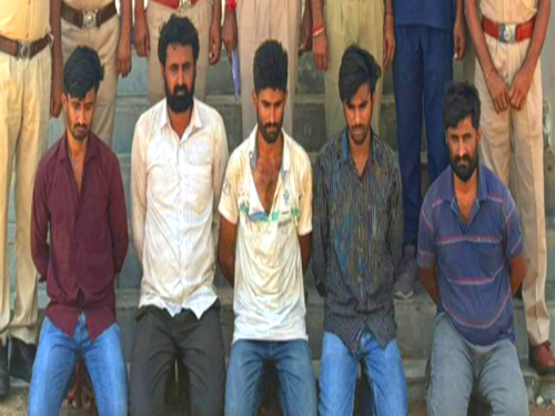 पुलिस की गिरफ्त में किडनैप करने वाले बदमाश।