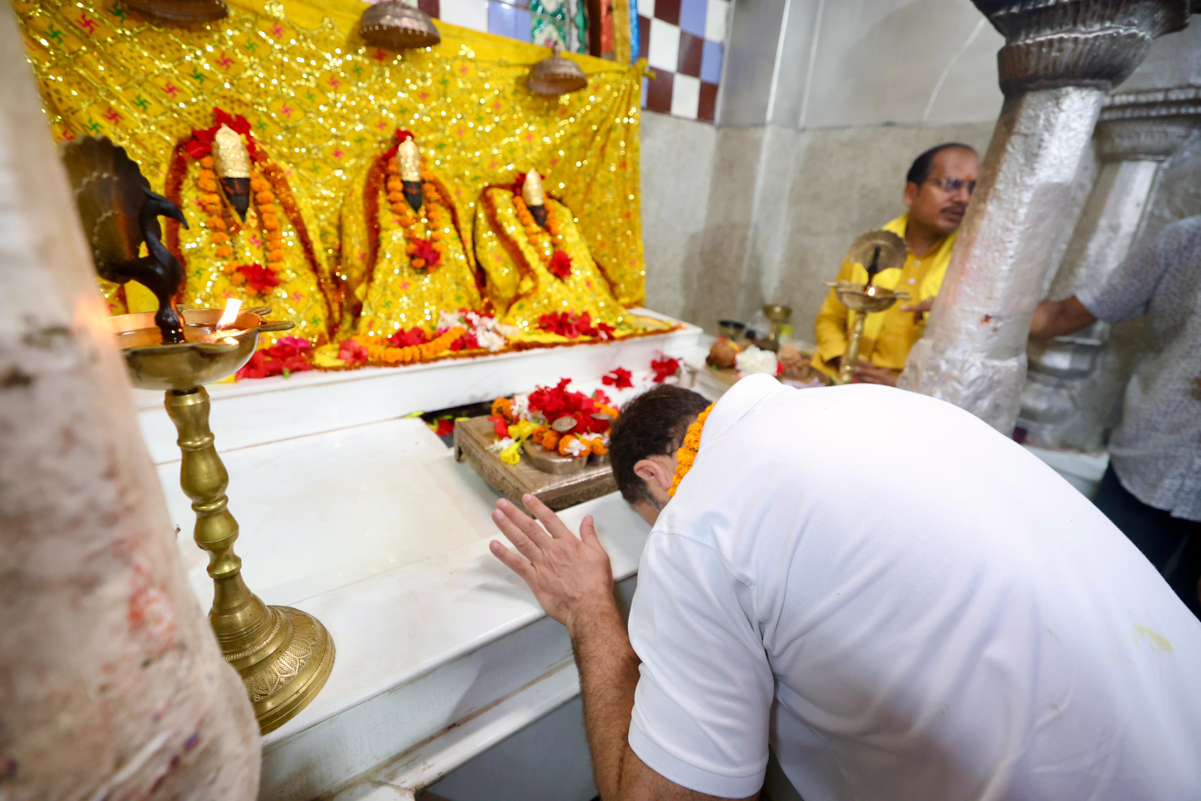 Rahul Gandhi bowed after worshiping at Dev Sun Temple.