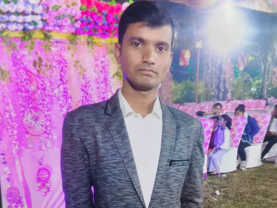 दोस्त के जरिए एक लाख का लिया था लोन, फोन कर दबाव बनाने से परेशान था|कानपुर,Kanpur - Dainik Bhaskar
