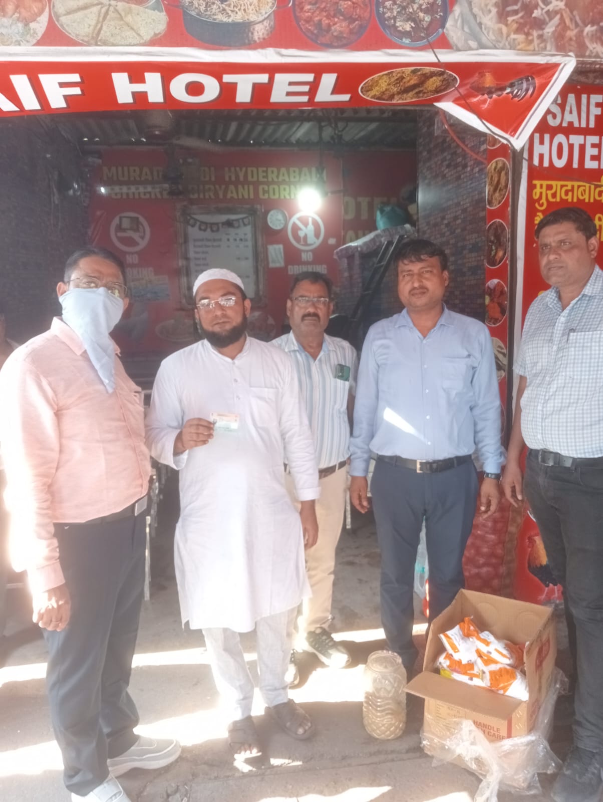 जांच करने पहुंची टीम।