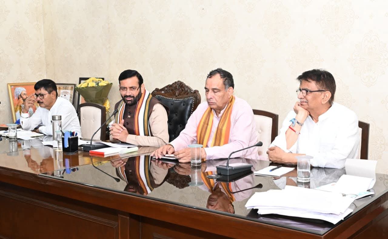 Chief Minister Naib Singh Saini, National Secretary OP Dhankhar, State President Mohan Lal Baroli and Organization General Secretary Phanindra Nath Sharma were present in the meeting at CM House.