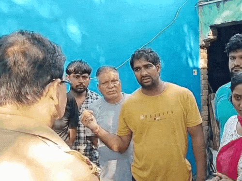 मौके पर महिला के मायके वाले भी पहुंचे है।