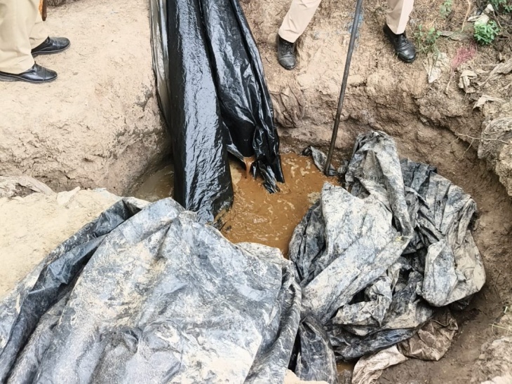 आबकारी टीम ने 11 कच्ची भट्ठियां नष्ट कीं।