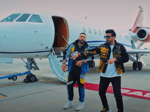 Singer Amit is also seen in the song alongside Badshah.