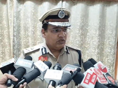 रोहतक जोन के IG वाई पूरण कुमार ने मंगलवार को मीडिया के सामने आकर मनीषा की मौत से जुड़े सवालों के बारे में जवाब दिए लेकिन कई सवालों पर वह भी खुलकर कुछ नहीं कह सके।