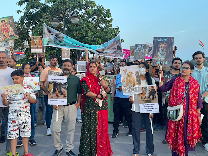 3 किलोमीटर तक निकलने वाले इस मार्च में अलग-अलग संस्थाओं के प्रतिनिधि भी शामिल हुए।