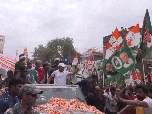 नवादा में वोटर अधिकार यात्रा के दौरान राहुल गांधी।